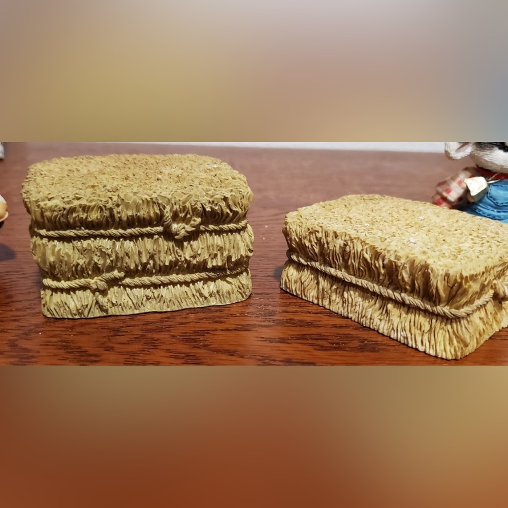 Vintage Mary’s Moo Moos - 4 Hay Bales: 2 short and 2 tall